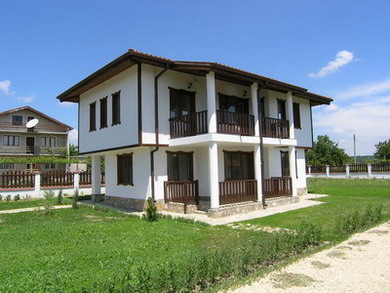 Болгария Варна Совершенно новый дом люкс  для продажи, построенной в национальном болгарском возрожденском стилье , с уникальной перспективой