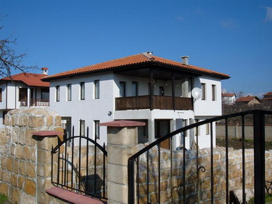 Болгария, Исключительный дом для продажа, в деревне на 15 км. от море