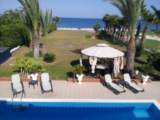 6-ти спальная вилла на берегу моря в аренду на Кипре
