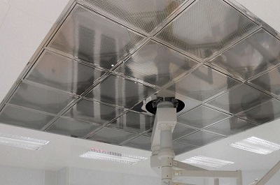 Ламинарный потолок SLM  для работы в медицинских операционных и чистых помещениях.