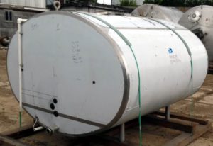 Емкость нержавеющая, объем — 3 куб.м., горизонтальная, термос, новая с хранения