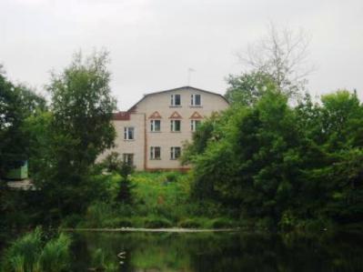 Продается СПб г.Красное Село 2х этажный дом 16-комнат и 3 комнаты мансарда на берегу озера